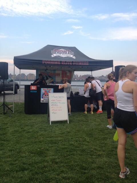 vera_richa's tweet image. A DJ? Ok #crossfithoboken. Way to make my Monday night.