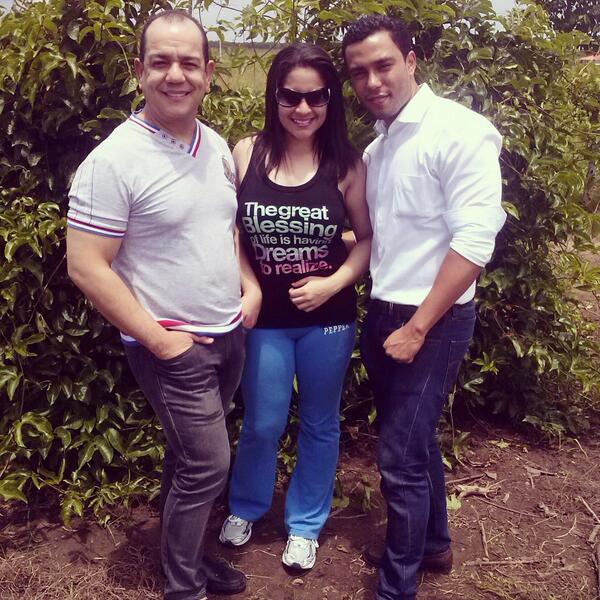 pattyfer3107's tweet image. Con los varonshotes del #TeatroTeam en Villa Pompona