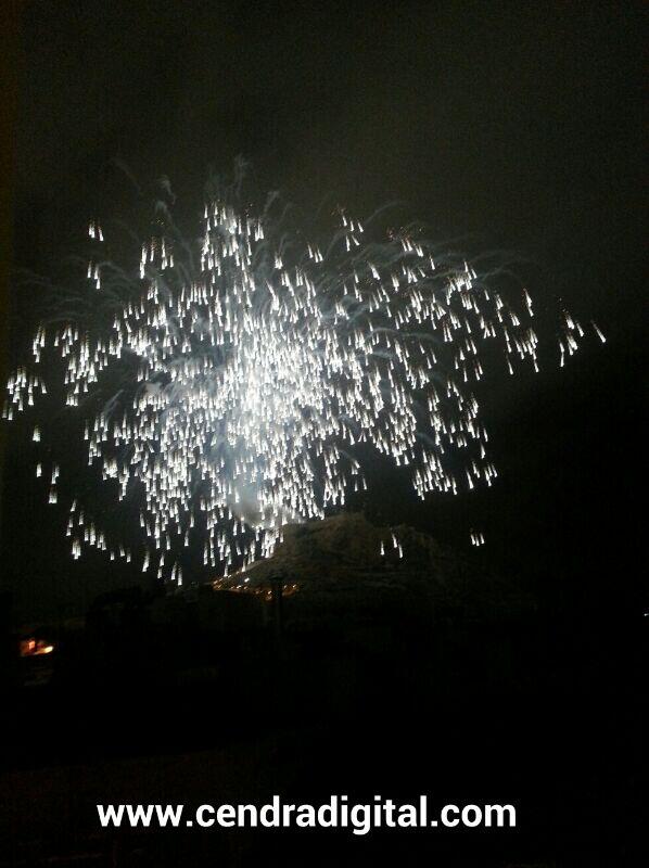 CendraDigital's tweet photo. La Palmera da inicio a la cremà de les #fogueres 2013 http://t.co/KY8UZZ7fH8