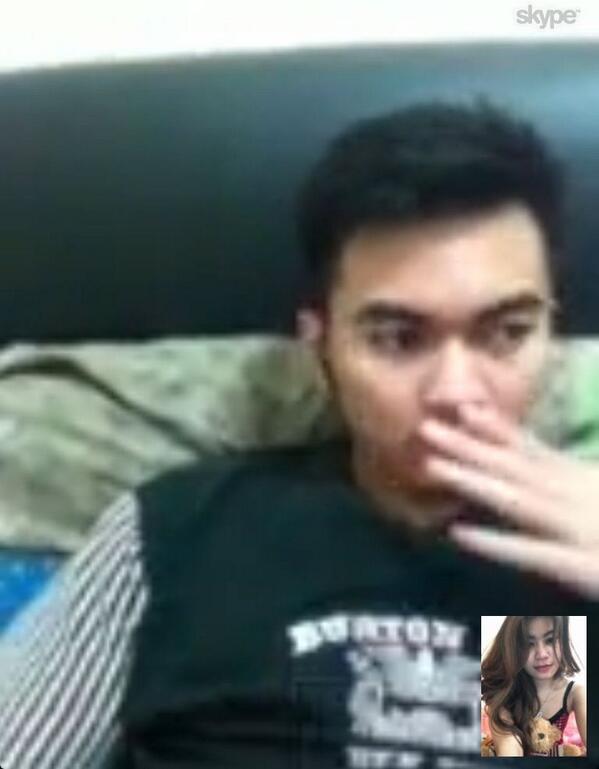 tienzaskia's tweet photo. On Skype @LeonLakhwani http://t.co/GnWL4aMGew