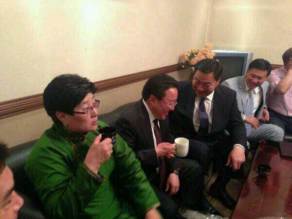 БЭ-Ерөнхийлөгчийн сонгууль гэдэг чинь УИХын шиг биш юм б.а!
Эби-Та 2т би хэлсэн дээ!
Ука-Цайгаа ууцгаа!Хөрлөө! :-)