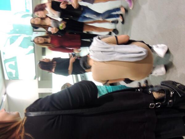 NakedJulian's tweet photo. Signing something for a little girl :3 awwww HIS BACK AND BUTT OMFG @JulianDeVizio ~ Sarah http://t.co/T2mitF0jSW