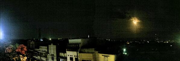 MZP3N's tweet image. bukan bulan atau bintangnya.. tapi dengan bunga mana kau menikmatinya :') #penogram