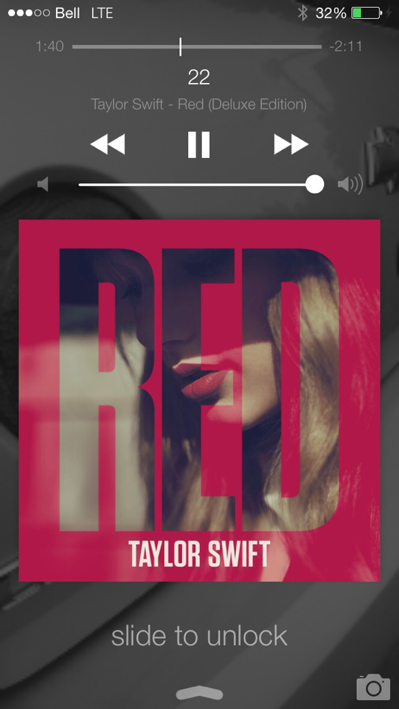 BrettsiOSHelp's tweet image. Lockscreen music controls are always active when playing music. iOS 7 beta 2 addition.