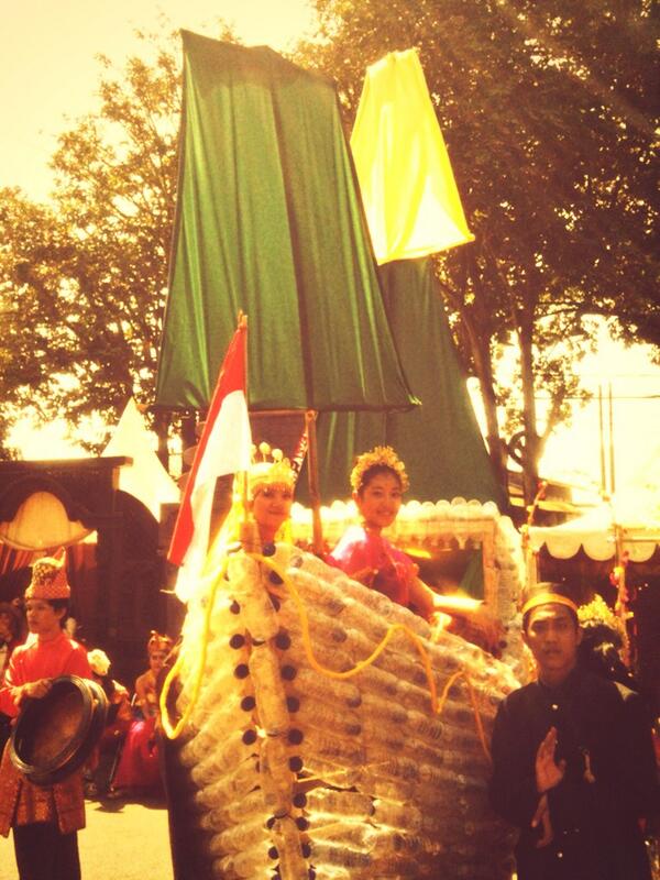 inestiady's tweet photo. "@eventbanget: Kapal Phinisi dari Suku Bugis di @euphoriaunpad epic banget! #livetweetbanget http://t.co/DIY7gH2RvM"