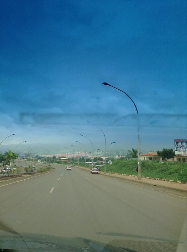 Carretera del hotel Sofitel al centro de Guinea.