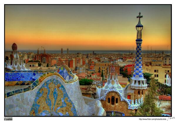 MejoresTwits's tweet photo. ¡Feliz Martes! Barcelona, vista desde el Park Güell, obra de Antoni Gaudí. http://t.co/5CjBDxUfrb