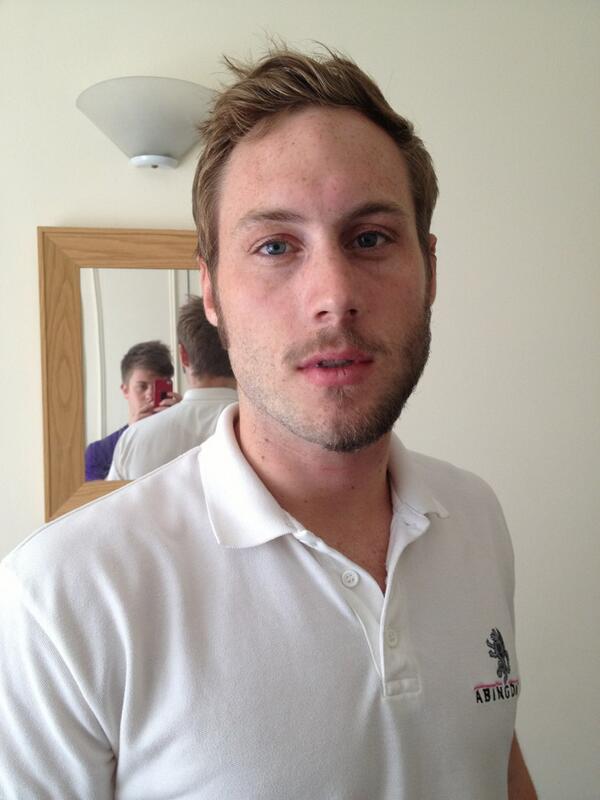 webby_jez's tweet photo. @Alza__ @rickedwards1 gave it a go, thoughts? #halfbeard http://t.co/pG413RGwyr