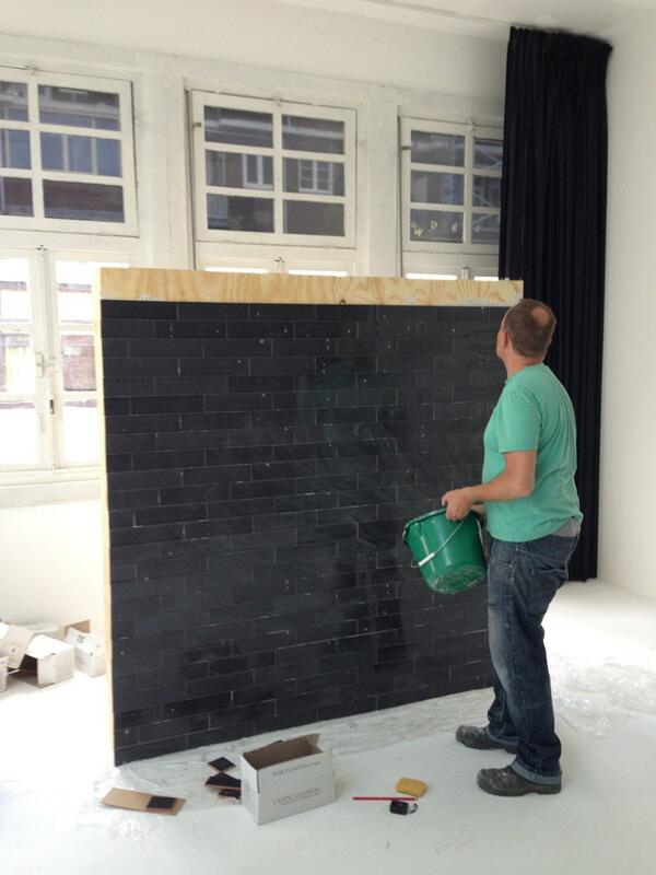 Alvast een kijkje in de studio waar de set voor #allesvandestraat opgebouwd wordt! Morgen fotografie met @JansjeJKF