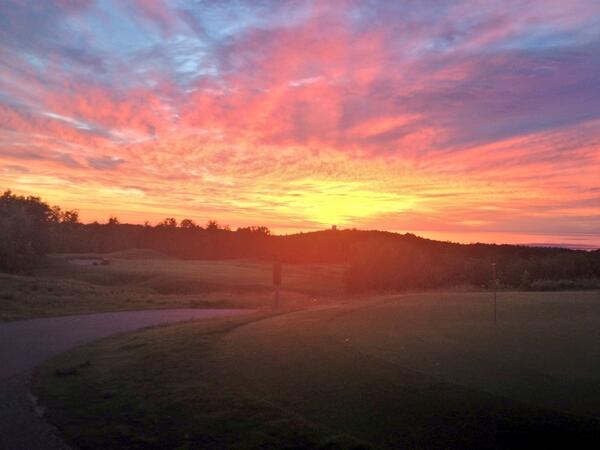 MarquetteGolf's tweet photo. Breathtaking sunrise at #greywalls.  @jayfeely http://t.co/UWmB5NPDIb