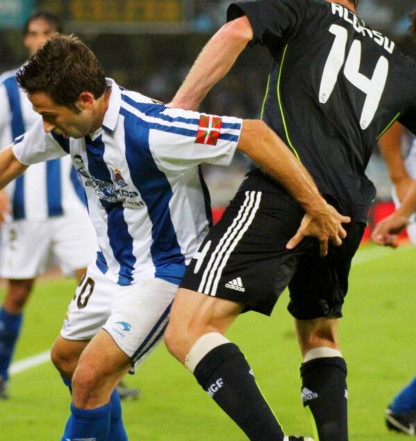 いったいいつになったら、Xabi Alonsoの尻を触るお仕事は回ってくるんですか?!!