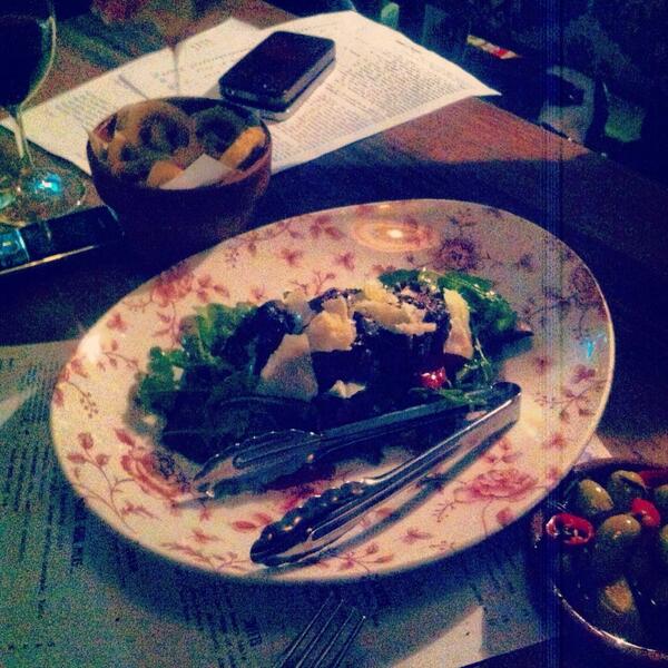 WhereToNowApp's tweet image. #wheretonow crew hit up #gordonstgarage with world famous Evie B. We recommend their beef cheek salad. #perth #boom