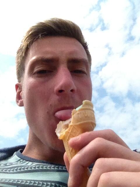 sambo610's tweet image. Sat on coast road waiting to pick @clairey716  up from workies. #doublecone