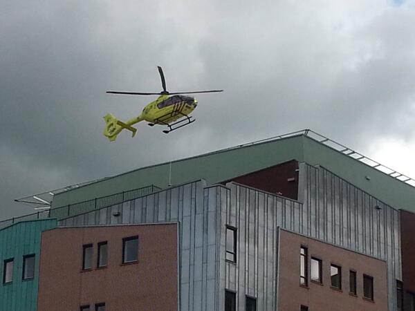 Proefdraaien traumahelikopter #Isala Traumahelikopter landt voor de eerste keer op het dak van de #nieuwbouw #Isala.
