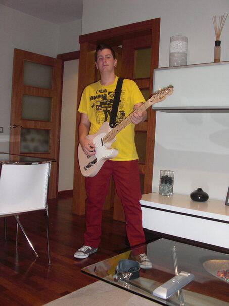 Roig314's tweet photo. diosss ke tiempos de guitarrista ajajajjaajaaj !!! ;) http://t.co/ZppdalRjIn