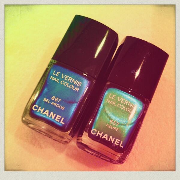 篠田麻里子 今日卒業祝いにって鈴木えみ氏からネイル貰った しかも限定ラメブルー ブルーと白が大好き 誕生石がアクアマリンでブルーは縁があって特に好き アクアマリンは幸せな結婚生活を送れるとされてて 結婚前の女性に送ると良いみたいですよ