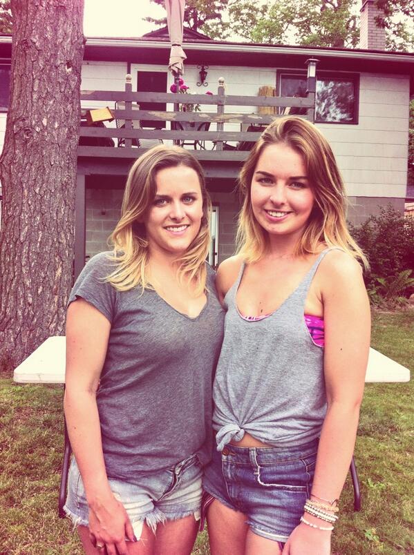 trilgoouch's tweet image. Don&apos;t LEAVE ME @Seana_Dwyer!!! #dependencyissues #withdrawal #bffeaeae #twinning