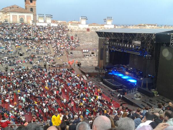 robbisg's tweet photo. #OutThere with @PaulMcCartney! http://t.co/bOIUsVwGyc
