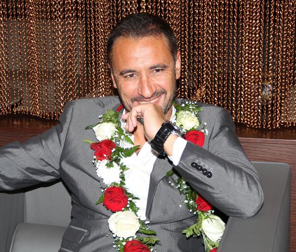 ALAHLI_FC's tweet photo. صور وصول مدرب الأهلي فيتور بيريرا الى جدة : http://t.co/xFL45U4rcf