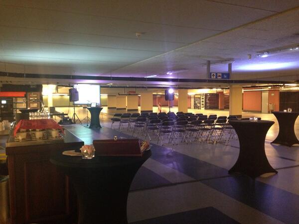 De parkeergarage was vanavond de plek voor mijn presentatie aan de winkeliers. Origineel decor en geslaagde avond!