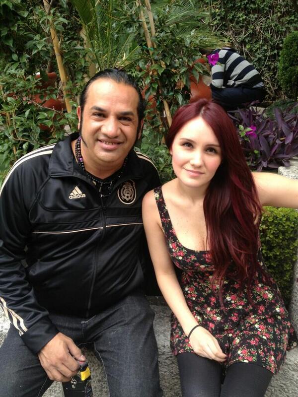 DulceRocksARG's tweet photo. Nuevo look de @DulceMaria *-* http://t.co/M7ZzWlDjut