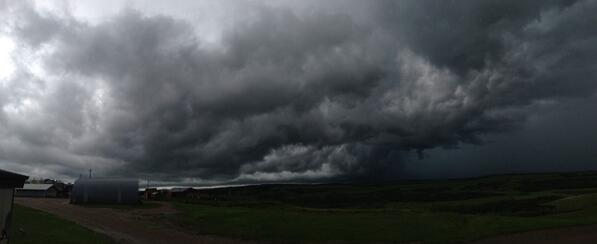 MacDaddy2point0's tweet photo. Storms a brewin' at SmiddyHill @smiddyhill1 #NoPower http://t.co/HVbXVAPIdd