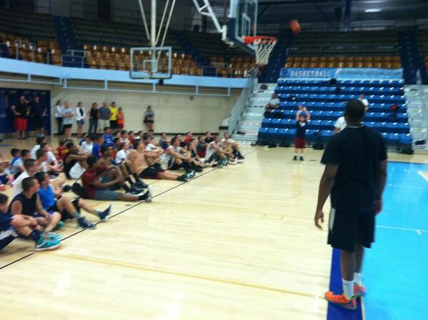 danhurleybball's tweet photo. Lil Make It Take It to end a great night of camp!! http://t.co/XPqQ0Wru05