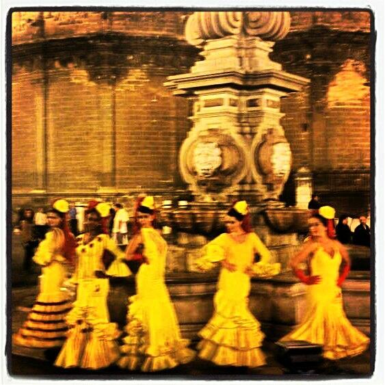 If you're planning on visiting the city and don't know what to do, visit or see in Seville, YOU COUNT ON US #Spain