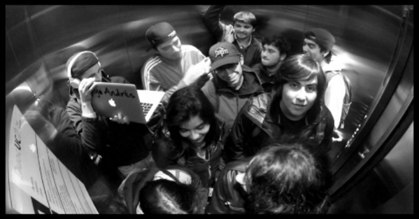 enelascensor's tweet image. un primer adelanto del capitulo de hoy, cada vez queda menos hoy desde las 22:30 el estreno del primer capitulo...