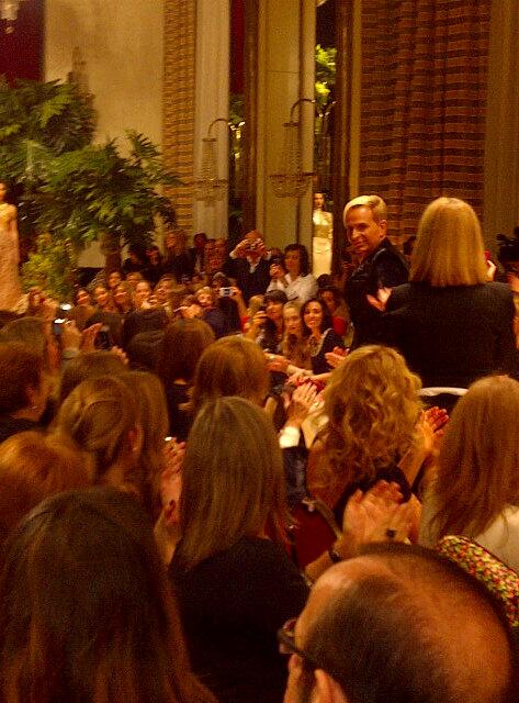 catherine_fulop's tweet photo. Exito rotundo! :)) #goldsecret @jorgeibanezmoda @famedinaflores @Flordelav http://t.co/50kuRM1J4G