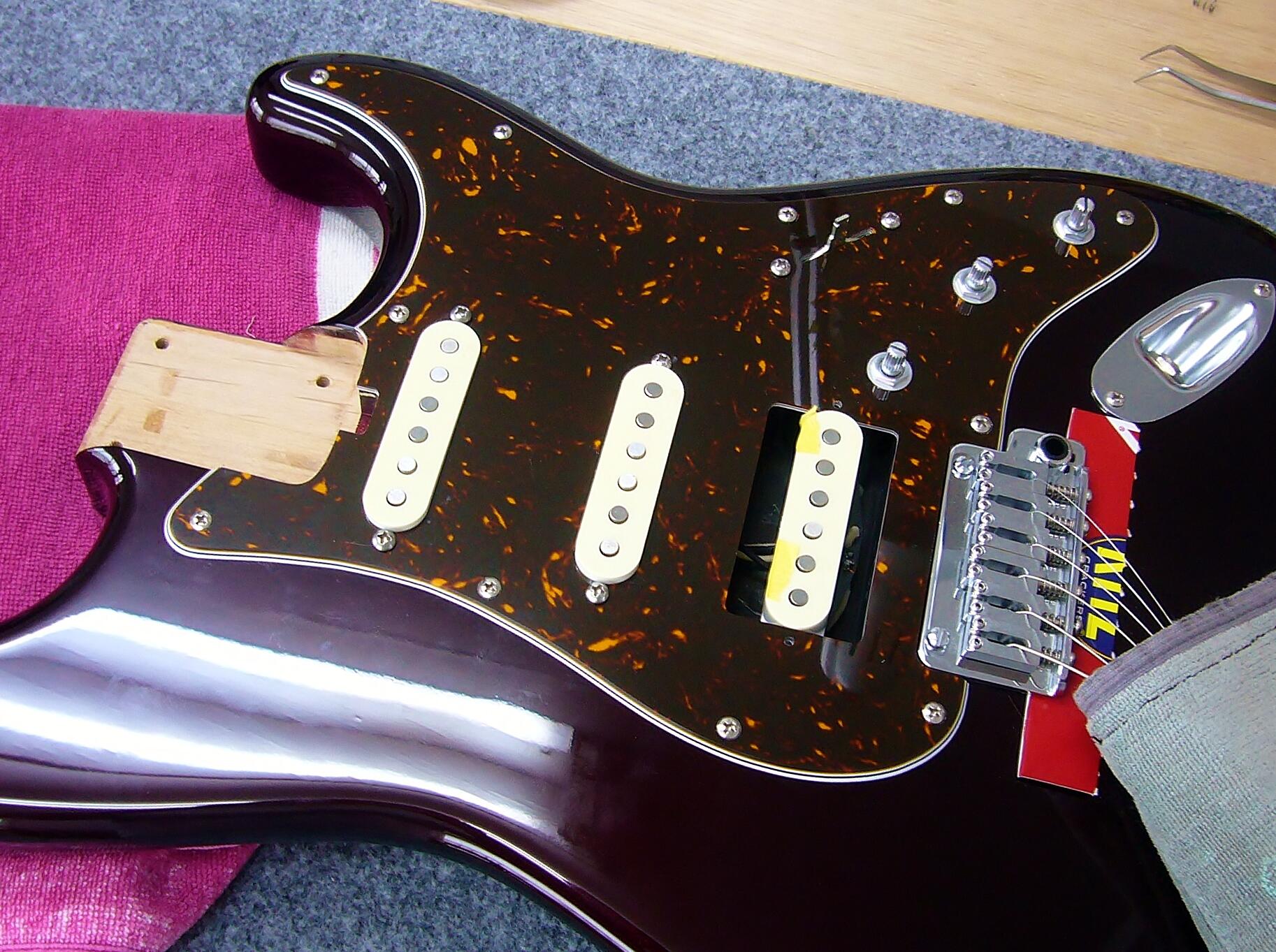 ピックガード　ピックアップ Amazon | Musiclily Basic 11穴SSSストラトキャスター用配線済み