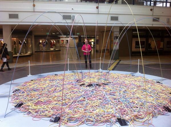 De fontein in Hoog Catharijne is weer terug, maar wel op een hele bijzondere manier. #CalloftheMall -->