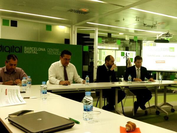 LetsBonus's tweet image. El Dir. Gral de #LetsBonus JL. Rico empezando intervención en #Cafe_Tic organizado por #Cluster_Tic de @bdigital