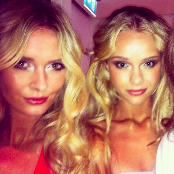Anderssonalma's tweet photo. Golden Goddess from last night @JulienMacdonald @melissaodabash show.Make up lead by me,sponsered by @LOrealParisUK http://t.co/177cnvfSgT