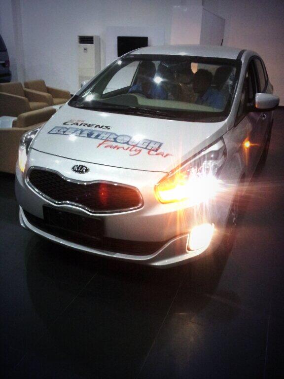 kiasolo's tweet photo. All New Carens sudah bisa dipesan di solo..monggo si coba testdrive nya... http://t.co/YDKWKFNkHV