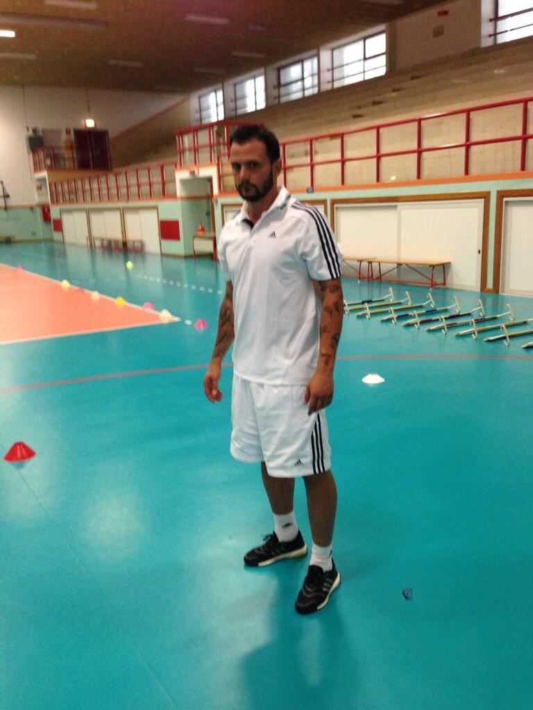Pepe : ' Training TIME ! ' BNs36dhCAAAUs1A