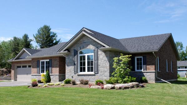 TobeyDev's tweet photo. Bonsai front exterior http://t.co/LdW0gw8mXw