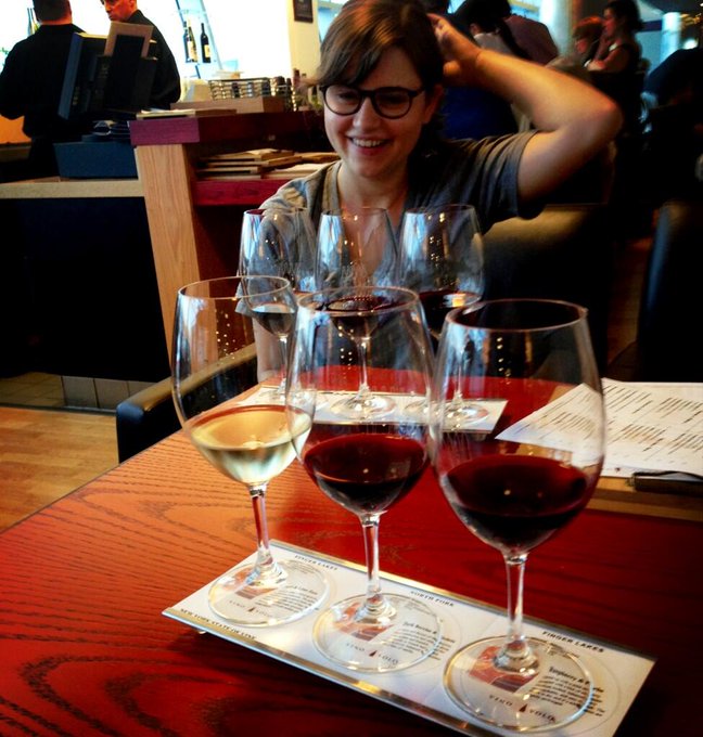 Hanna Storsjö - Tasting Wines from New York with my new pal! Yummy!! Then back into the delayed flight. The baby is still crying :D http://t.co/jkElXpDqMc