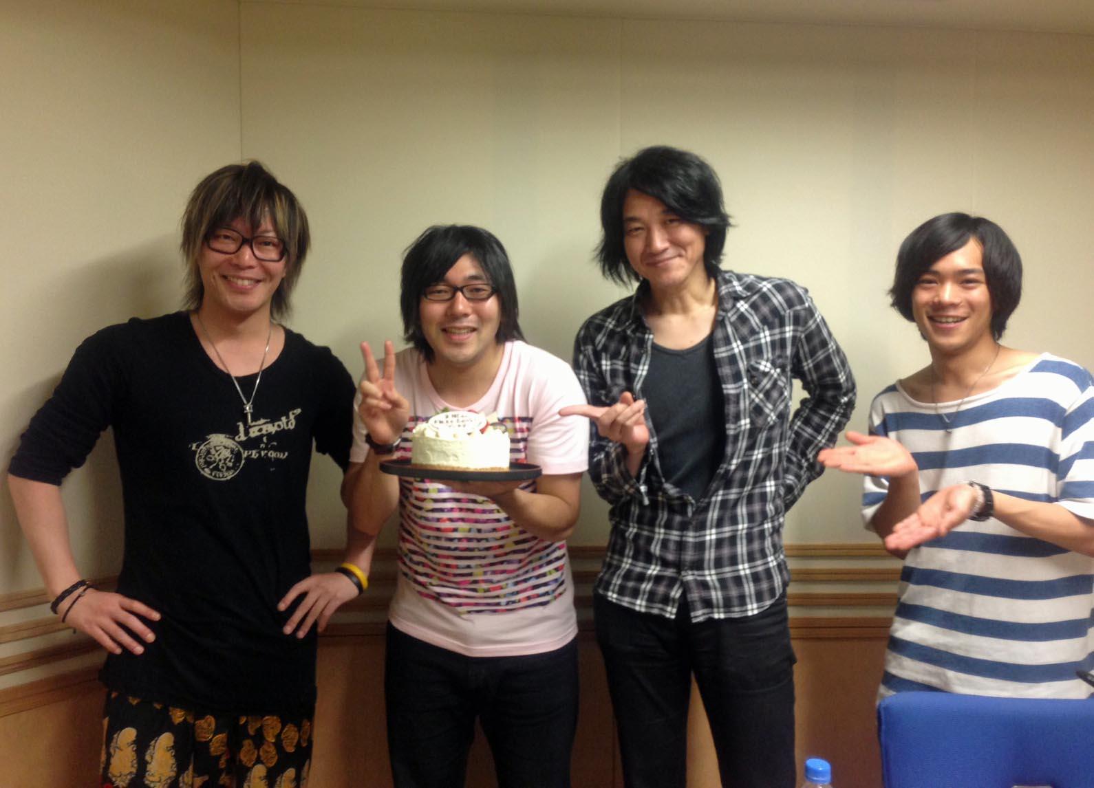 アニメ黒子のバスケ 黒ラジ 最新回 皆様ご視聴いただけましたでしょうか 神回でしたよね 週も半ばということでそろそろこの写真を投下したいと思います 改めて 友樹さんお誕生日おめでとうございました 赤 Kurobas Http T Co Rgnd6yozmn