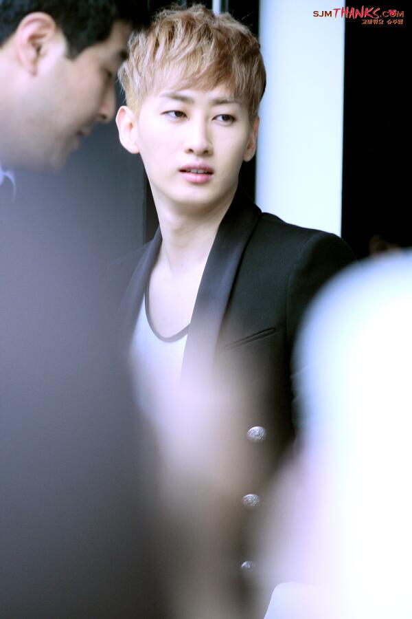 SiIverain's tweet image. damn i can't---- LEE HYUKJAE WAE U HV TO BE SO PERFECT I HATE YOUUUU #SOBS #WAILS