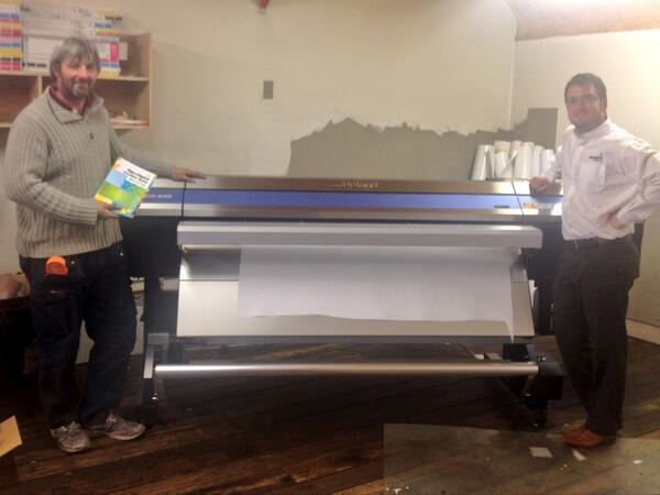 tweetcolly's tweet image. @SignDigital @rolanddguk new pro4 into ljn design!! Loved the service from both parties.. #excited #creativeguide