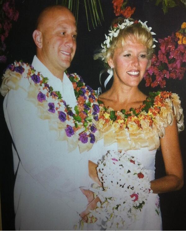 Bonofreehurt's tweet photo. Happy Anniversary to the love of my life who I am proud to call my Wife.  Love you Paulette ❤ http://t.co/aN1ZzV5VmK