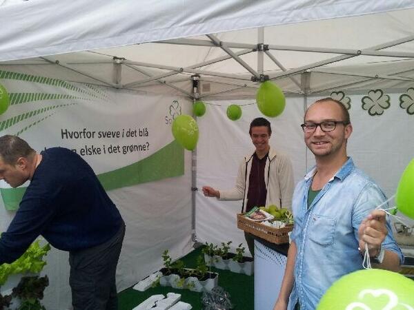 Hvorfor sveve i det blå når du kan elske i det grønne? Stikk innom Sp i Pride park! #skeivedager #OsloPride