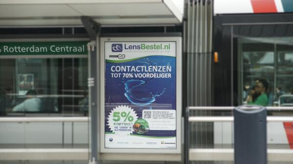 LensBestel's tweet photo. Vandaag ging onze innovatieve campagne live op 170 stations en bushokjes! Met @shop2mobi, @cbsoutdoornl en @Layar http://t.co/G0b7octP73