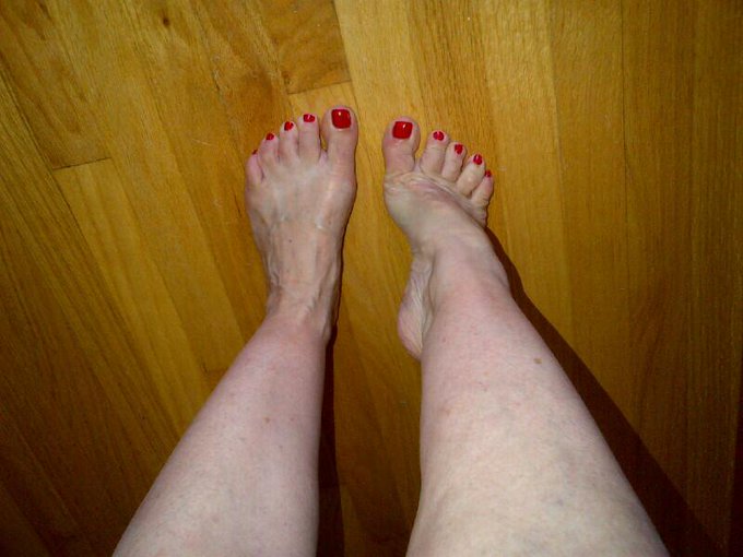 "A lot of us who have seen you love your feet, how about a candid-right-where-you-are-now tweet pic?"<a href="/tag/worththetrip"class="tags"><span>#worththetrip</span></a>