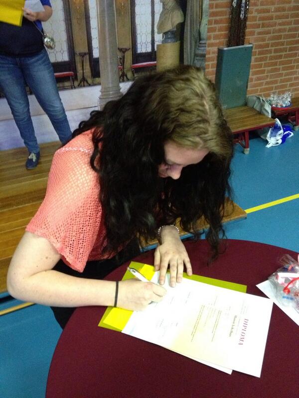 xManonns's tweet photo. Heb me diploma bitchezzz http://t.co/X5jWsYv6zi