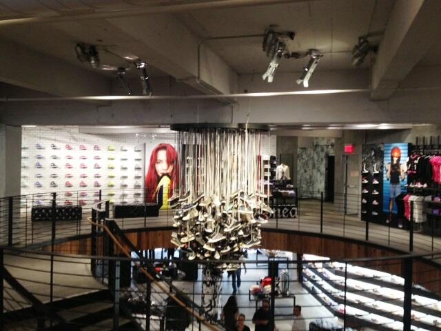 Økonomi Fugtighed Penge gummi KWT Global on Twitter: "First look inside the new @Converse San Francisco  store! #WearSneakers #Converse http://t.co/YCSdrAW7Ts" / Twitter