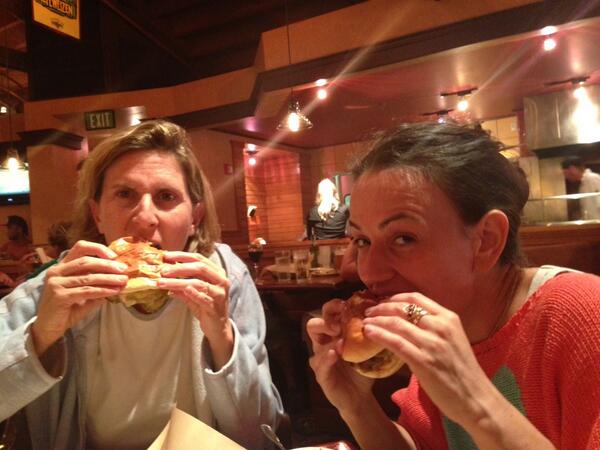 Emmeti_r's tweet image. USA dinner! Pronte per il tour #PRinAlaska @Rosroxy