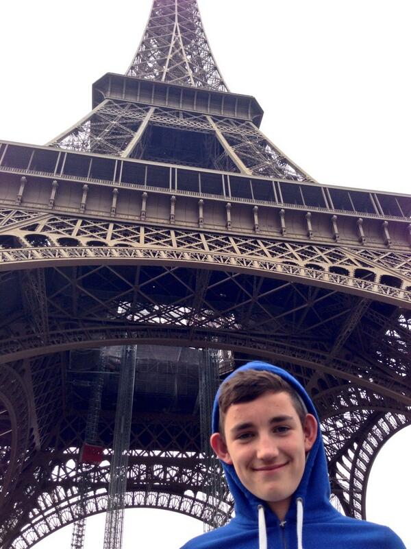 CarrickGrammar's tweet photo. Year 10 visit the Eiffel Tower #CGStakeParis #youngloveParis http://t.co/hwE0BxzRKx