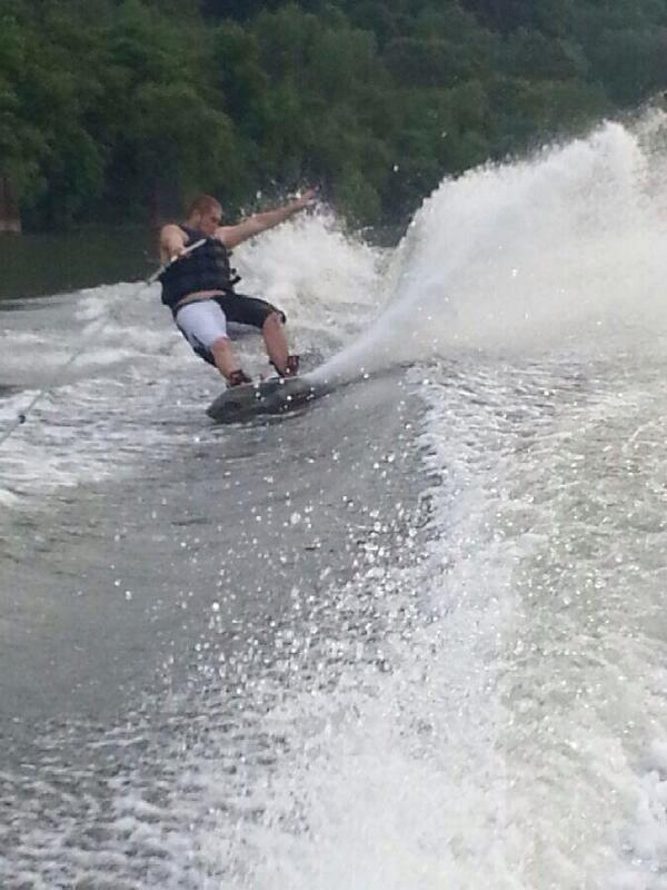 bs250f's tweet photo. Riding that wake http://t.co/OYLZ4yXgIP